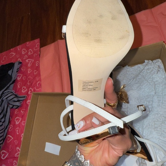 Steve Madden Black Sandals with Gold Floral Accents - Picture 5 of 6